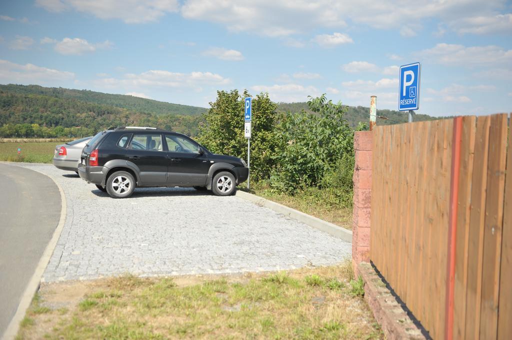 Penzion U Tulaka Dobřichovice Exteriör bild